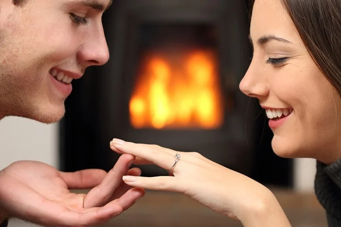 إليكِ كيفية اختيار حجر ماس مناسب لشكل وحجم يديكِ