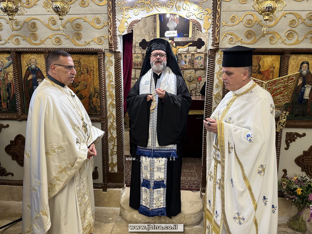  بدموع المحبة واجواء ايمانية، الاب نديم شقور يودع رعية معليا بعد خدمة انجيلية دامت 17 عامًا