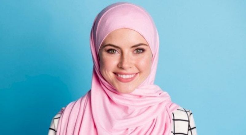 هل يجب على ولي المرأة إلزام ابنته بالحجاب؟