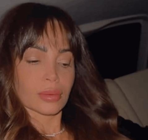 بدت كصبية عشرينية.. زوجة راغب علامة بلوك جديد