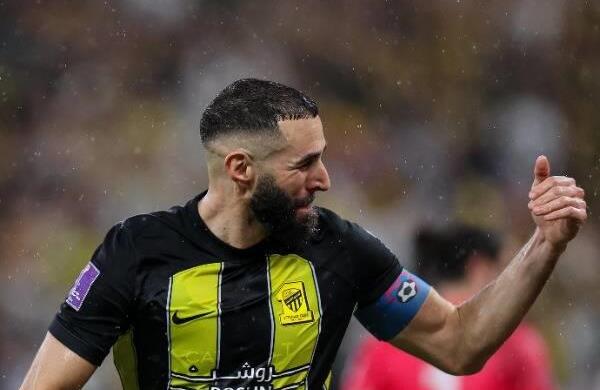 يونايتد يحسم موقفه من صفقة بنزيما