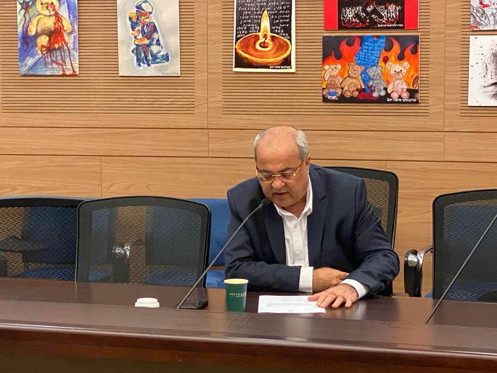 الطيبي حول منع دخول العمال الفلسطينيين: العامل الفلسطيني أفضل من أي عامل آخر وفي نهاية المطاف ستضطرون الى ادخالهم