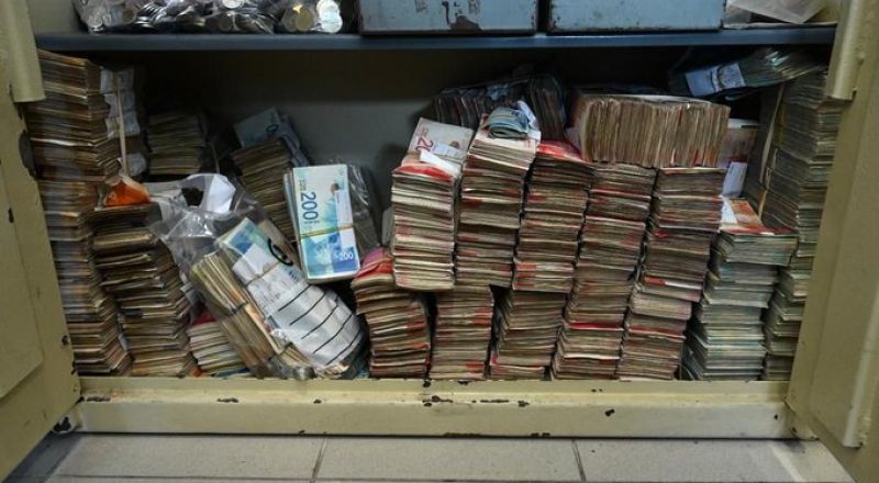الجيش الإسرائيلي يصادر 15 مليون شيكل من غزة ويحولها إلى خزائن بلاده