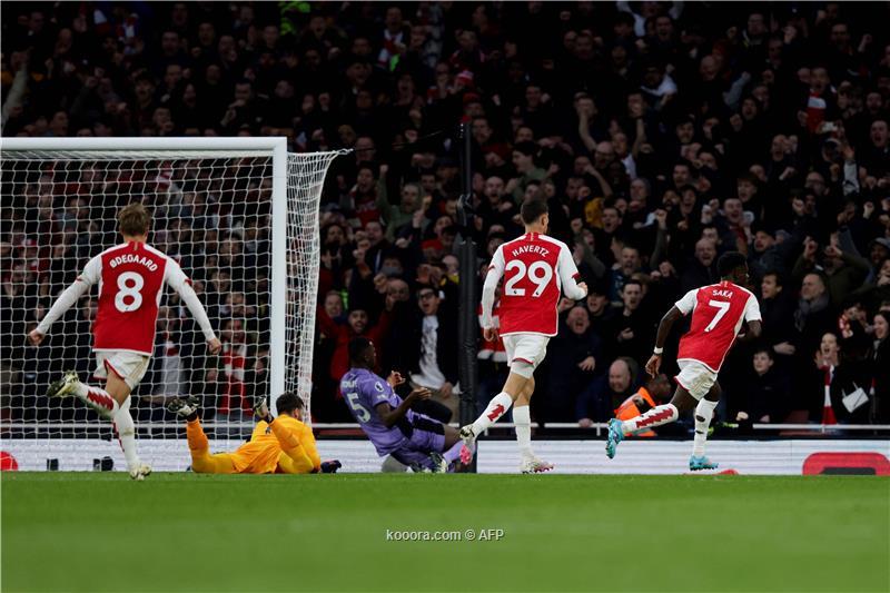  آرسنال يهزم ليفربول بثلاثية الوصافة