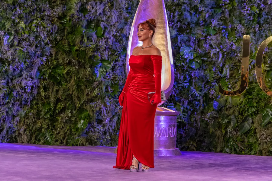 سوزان نجم الدين تشوق متابعيها لشخصيتها في مسلسل الحشاشين