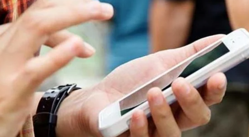 هل يكفي في صلة الرحم إرسال معايدة في المناسبات؟