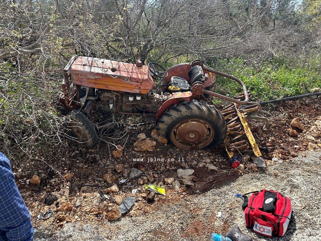 معليا- حادث اصطدام شاحنة مع تراكتور واصابة مُسن اصابات متوسطة