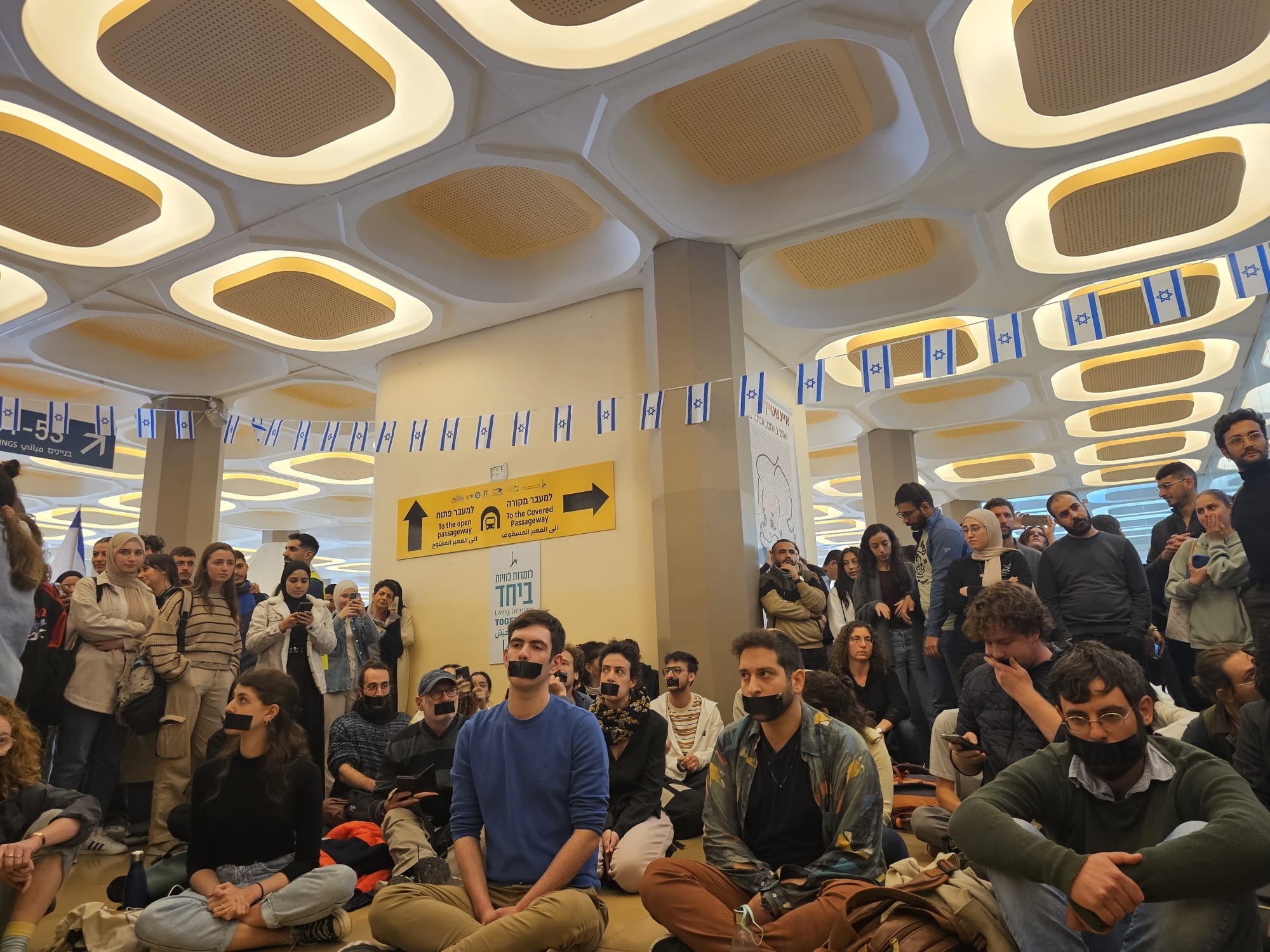 وقفة احتجاجية ضد إيقاف بروفيسور نادرة شلهوب كيفوركيان عن العمل بالجامعة العبرية