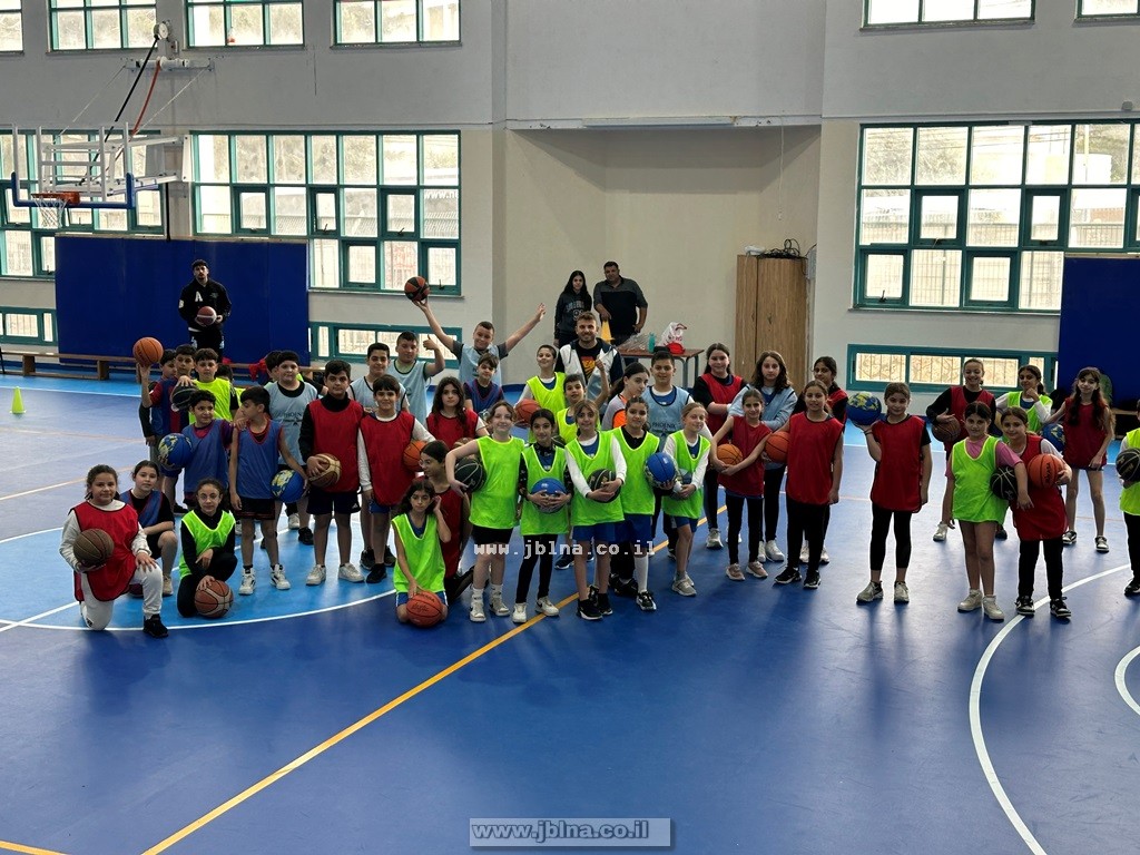 فيديو-معليا- إقامة معسكر كرة سلة تدريبي مجاني في القاعة الرياضية لصفوف الرابع حتى السادس