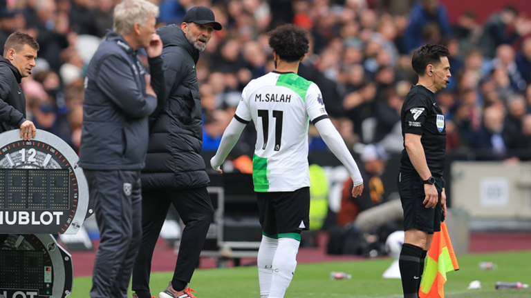 قام بالتصرف الصحيح-. الهداف التاريخي للدوري الإنجليزي يدعم رد فعل صلاح تجاه كلوب ويبرر موقفه