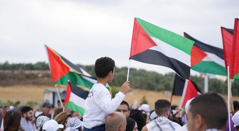 الهتافات المنددة بالحرب على غزة تسيطر على مسيرة العودة الـ27