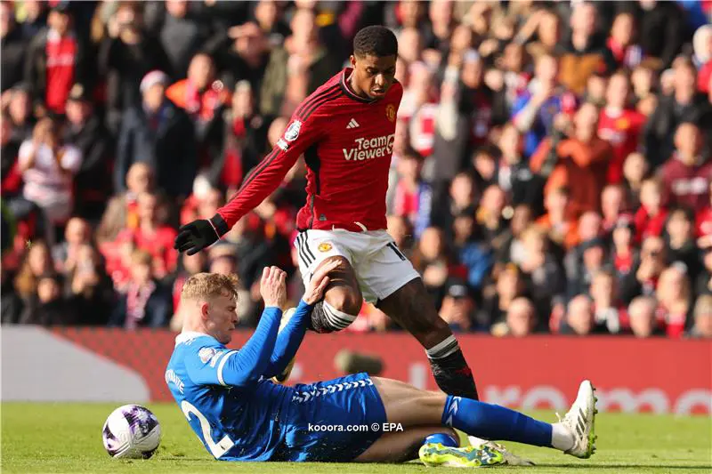 مانشستر يونايتد يتفق مع هدفه الرئيسي