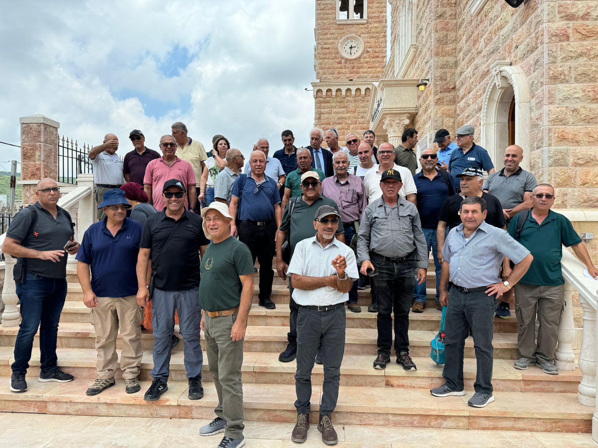 عدد كبير من المرشدين السياحيين في زيارة لكنيسة القديسين قسطنطين وهيلانة الجديدة في كفرسميع