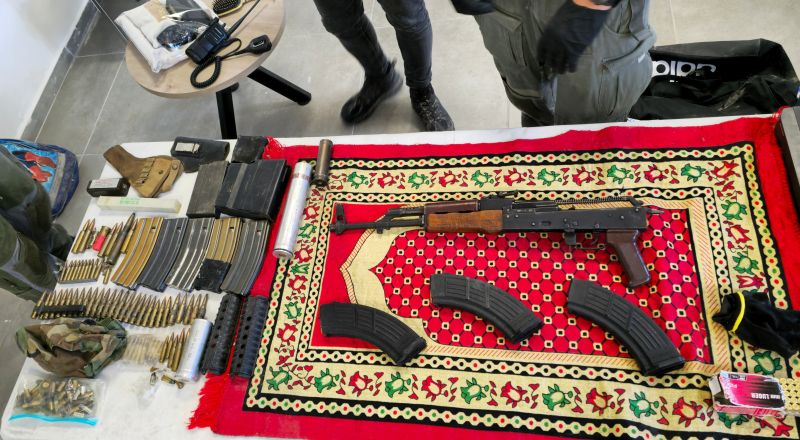 في الشمال- ضبط مبلغ يقارب مليون شيكل وأسلحة في حقيبة أطفال ومعمل لزراعة المخدّرات واعتقال 32 مشتبها