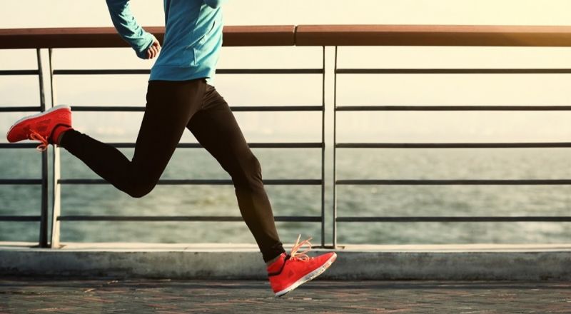 أيّهما يحرق سعرات أكثر.. المشي أو الركض لنفس المسافة؟