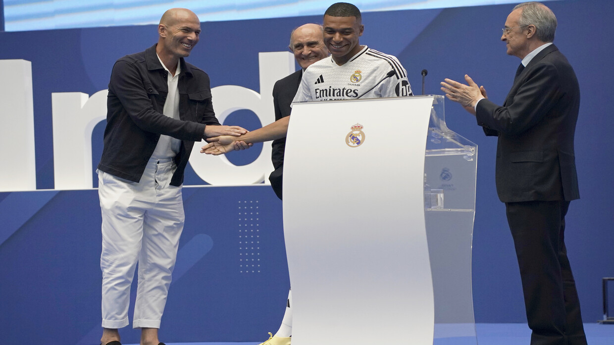 الظهور الأول لمبابي بقميص ريال مدريد وحفل أسطوري لصفقة تاريخية