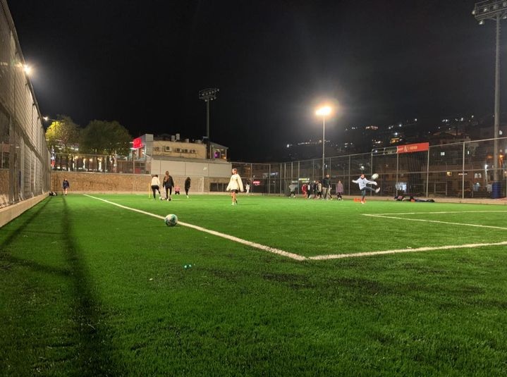 للطّفولة – النّشيد – ورد ودم وشظايا  كتبَ: وهيب نديم وهبة