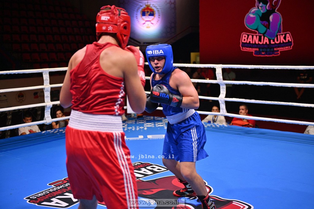 تعرفوا على بطل الملاكمة المعلاوي- الحيفاوي جورج يوسف عراف (14) الحائز على المركز الثاني في بطولة أوروبا لجيله