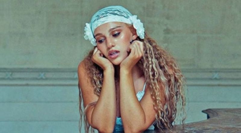 أغنية «نحن نصلي»: جديد النجمة الفلسطينية التشيلية إليانا