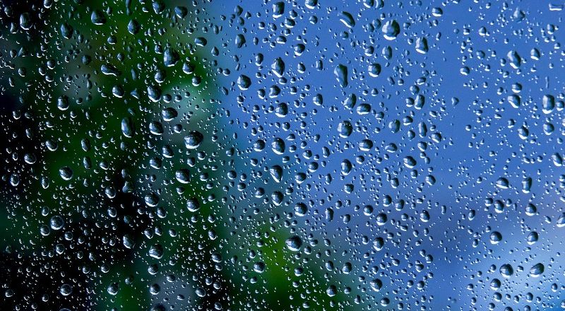 حالة الطقس: أجواء غائمة وأمطار خفيفة وتحذير من التزحلق