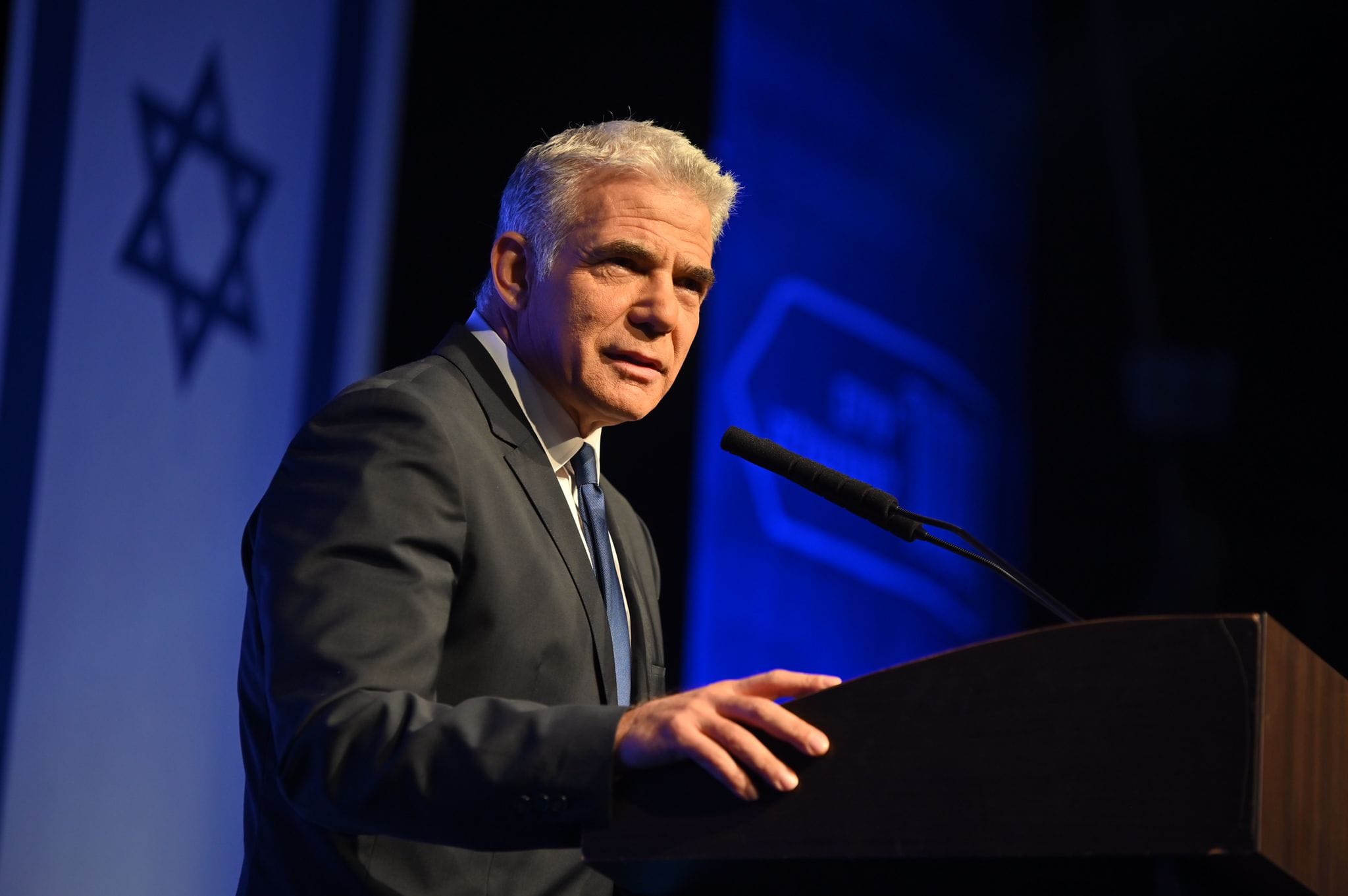 لابيد: الحكومة تطيل الحرب بلا داع بسبب مشاكل نتنياهو