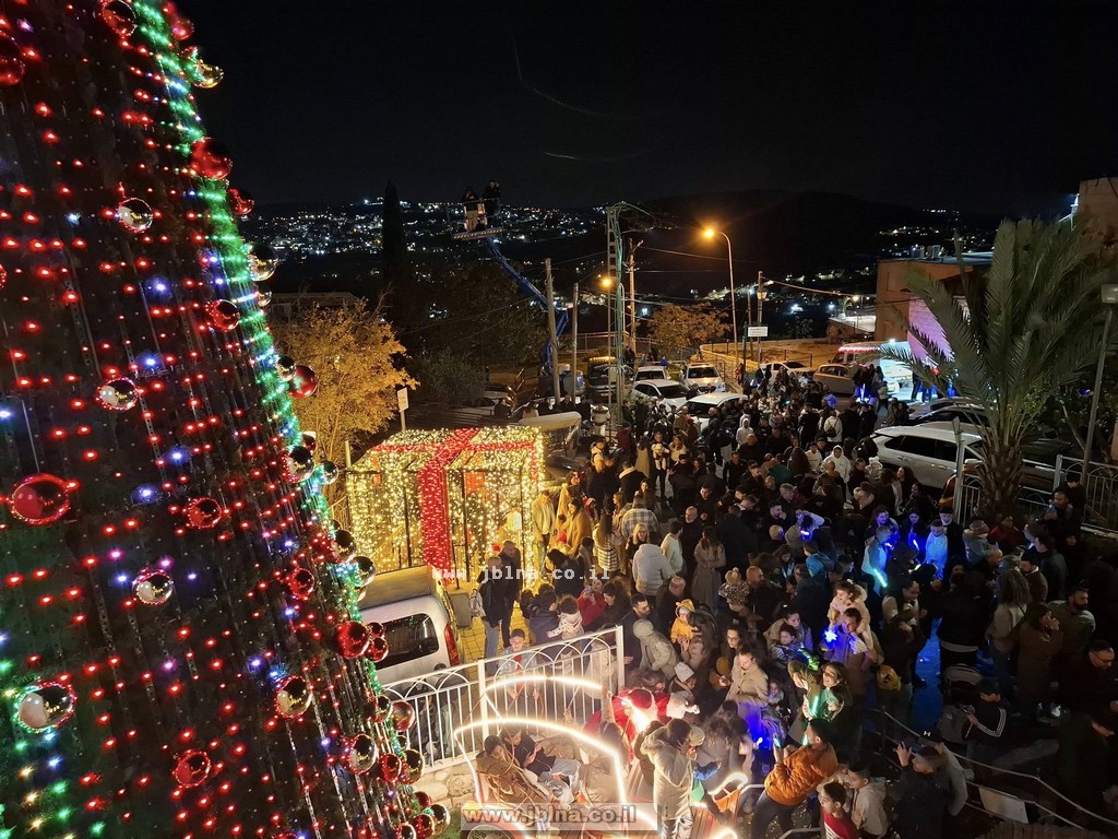 بأجواء زاهية.. معليا تُضيء شجرة الميلاد على أمل السلام والأمان