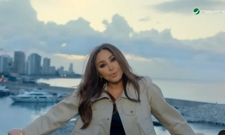 إليسا تعرض أغنيتها الجديدة عبر قناتها الرسمية وتتحدى الأزمات