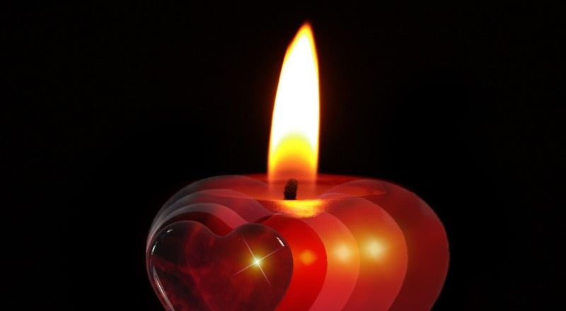 الشموع المعطرة داخل المنزل تحمل مخاطر صحية