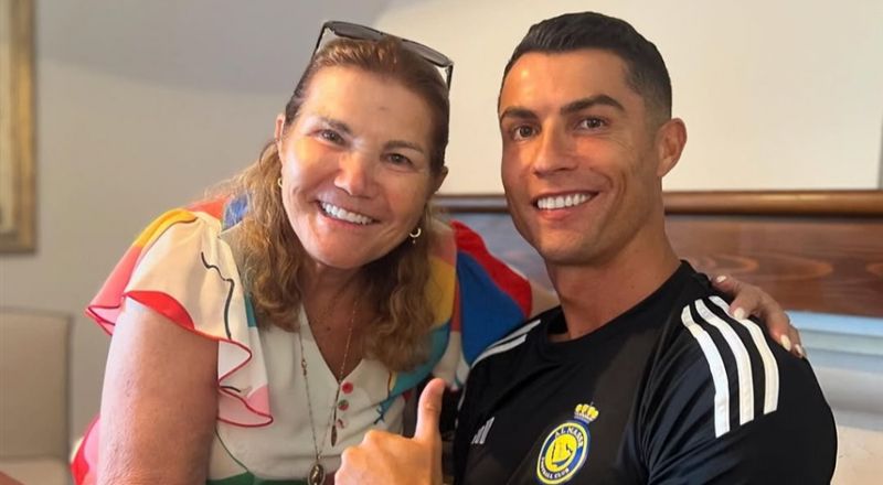 كريستيانو يحتفل بعيد ميلاد والدته
