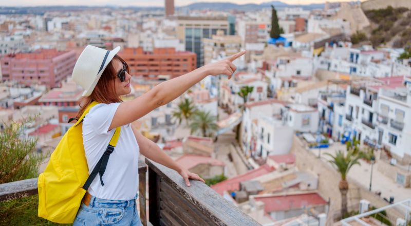 إسبانيا على قمة العالم السياحي: أرقام قياسية وأسباب لا تُعد