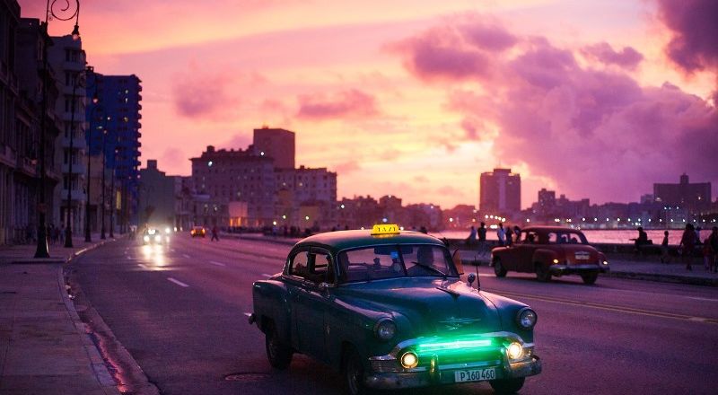 مخاطر قيادة السيارة ليلا وبعض ارشادات الحماية