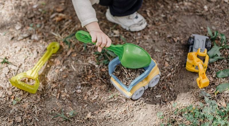 دعوا أطفالكم يلعبون بالتراب!