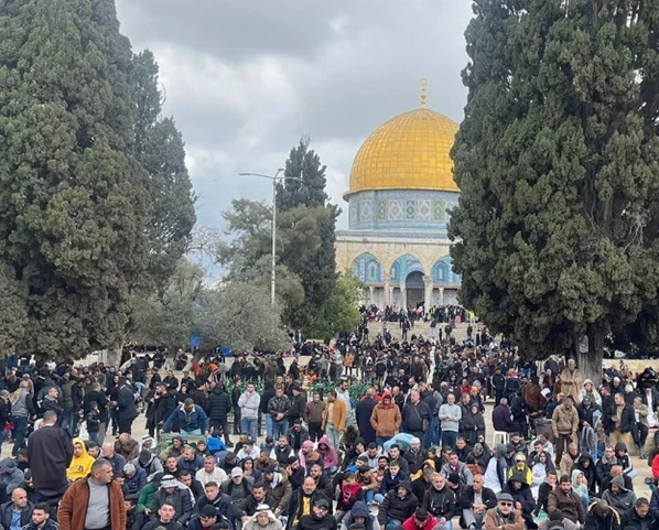 وسائل إعلام إسرائيليّة| توصية أمنية تسمح لـ10 آلاف مصلٍ فقط بأداء صلاة الجمعة في المسجد الأقصى خلال الشّهر الفضيل