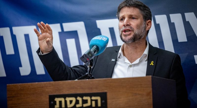 سموتريتش: نقيم إدارة لتنفيذ خطة ترامب بتهجير الفلسطينيين من غزة