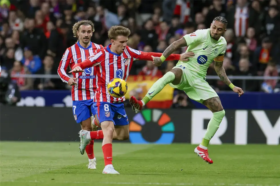 النهائي كلاسيكو.. برشلونة يلدغ أتلتيكو ويضرب موعدًا مع الريال