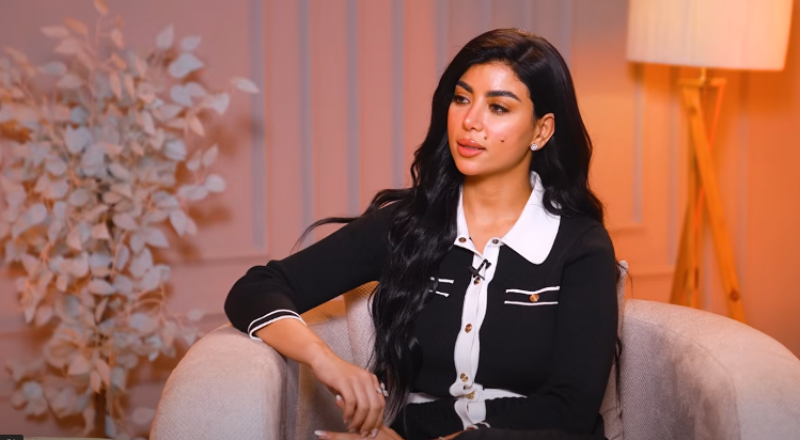 تحرش وحب فاشل..كارولين عزمي تروي أسراراً خاصة