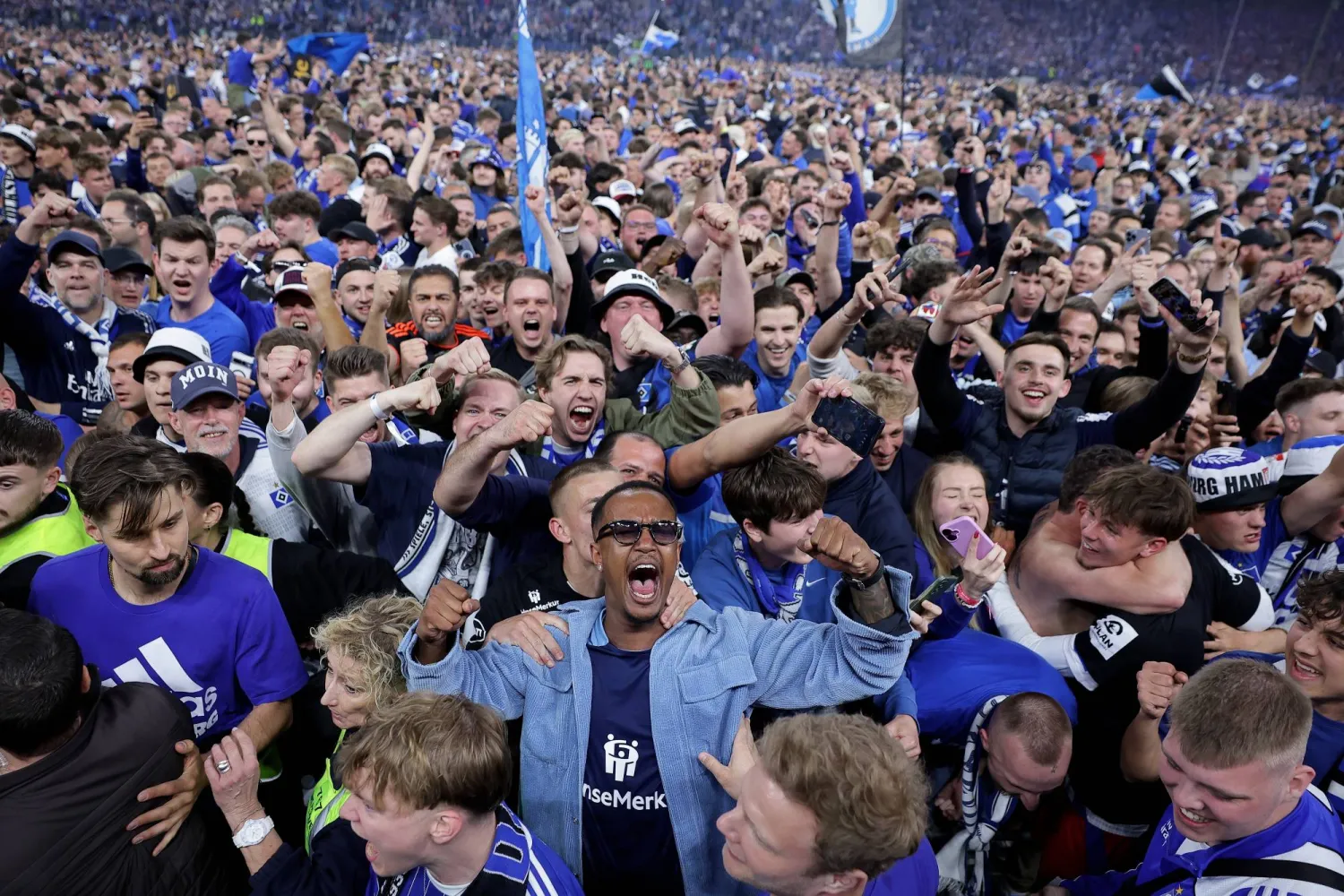 إصابة عدة أشخاص خلال احتفالات صعود هامبورغ إلى «البوندسليغا»