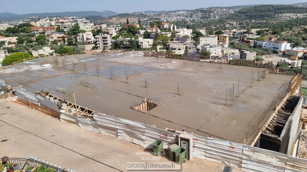 صب سقف مبنى متعدد الأهداف في معليا, ومشاريع أخرى على الطريق