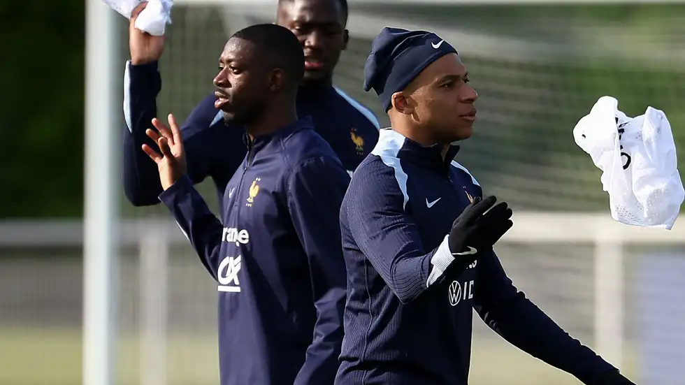 أزمة في منتخب فرنسا.. غرفة الملابس تنقلب على مبابي