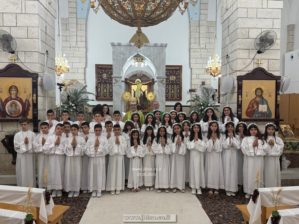 رعية مار جوارجيوس للكاثوليك في ترشيحا تحتفل بالمناولة الأولى ل 34 طفلَا وطفلة... مناولة مباركة
