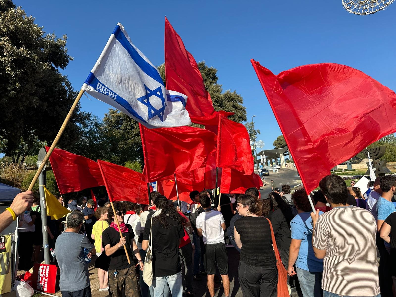 تظاهرة أمام الكنيست رفضًا لمحاولة إقصاء النائب عودة