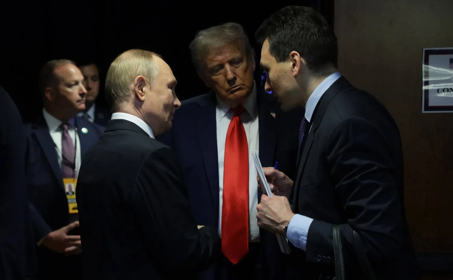 ترمب وقادة أوروبا ناقشوا «ضمانات أمنية» لأوكرانيا على غرار «المادة 5» لحلف الأطلسي