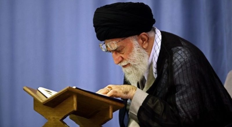 خامنئي يوصي الحكومة بطهران بتخزين المواد الأساسية والاستعداد للمخاطر المحتملة