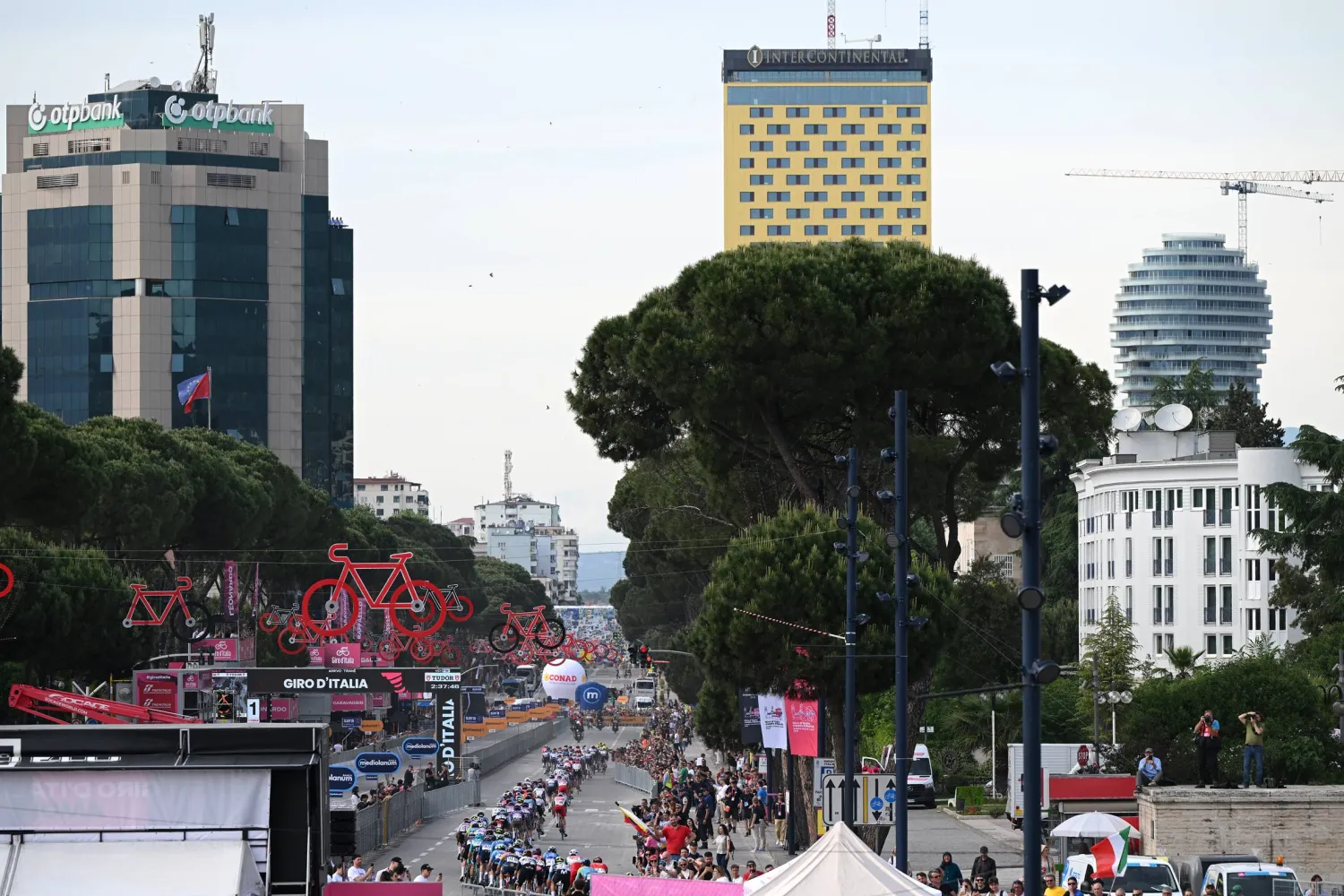 تيرانا تنفض غبار الشيوعية وتفتح ذراعيها للسياح