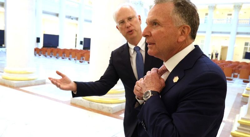 ويتكوف يصل بخطة لإعادة انتشار الجيش واستئناف المفاوضات غدًا في القاهرة