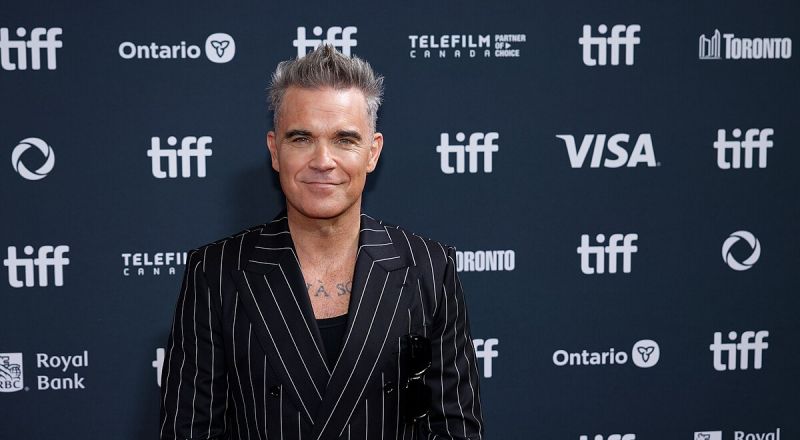 روبي ويليامز يحذّر: حقن إنقاص الوزن تسببت بتدهور بصري