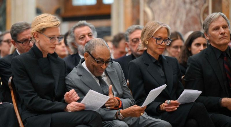 البابا ليو الرابع عشر يلتقي نجوم هوليوود ويؤكد: السينما ورشة أمل في زمن الاضطراب