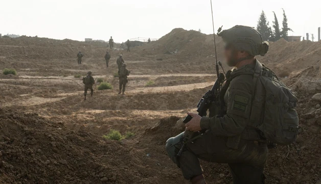 مصادر: إسرائيل توسع سيطرتها شرق غزة وتغير مواقع العلامات الصفراء.. الجيش ينفي