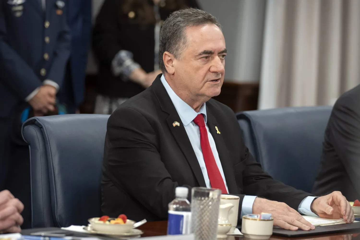 وزير الدفاع يجمّد تعيينات الجيش 30 يومًا ويأمر بإعادة فحص تقرير تحقيقات 7 أكتوبر