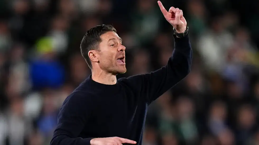 ألونسو: ريال مدريد لم ينهار.. ولست قلقًا بشأن التزام فينيسيوس